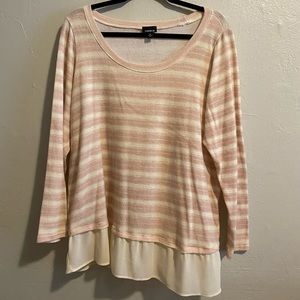 Light weight long sleeve w/ ruffle detail.